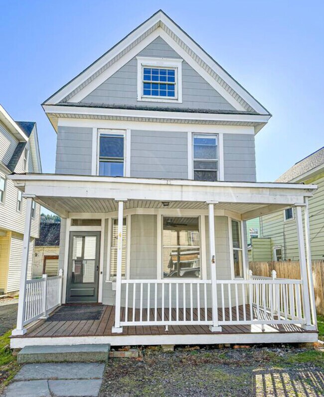 Building Photo - 406 River St