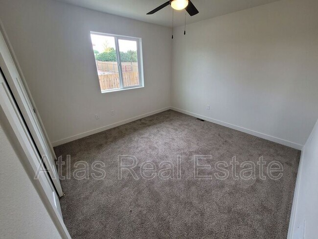 Building Photo - 829 S Laurue Dr