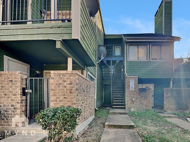 Foto del edificio - 9823 Walnut St