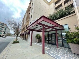 Building Photo - 931 E Walnut St