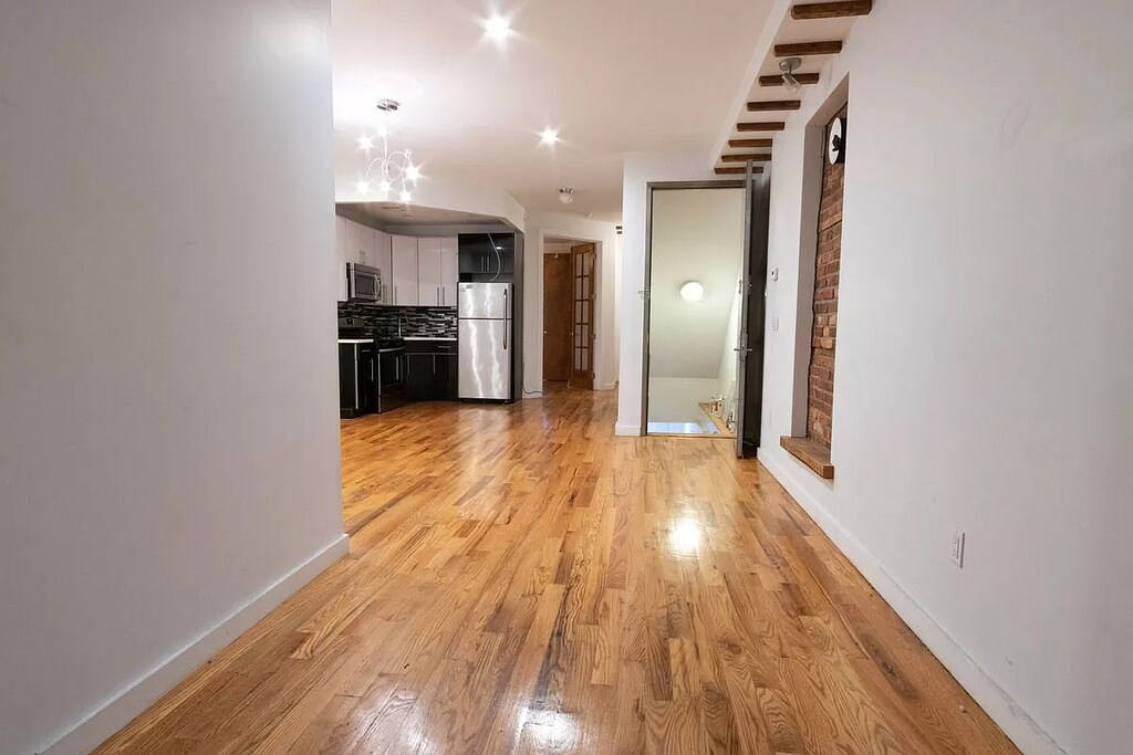 Primary Photo - 1250 Bushwick Ave