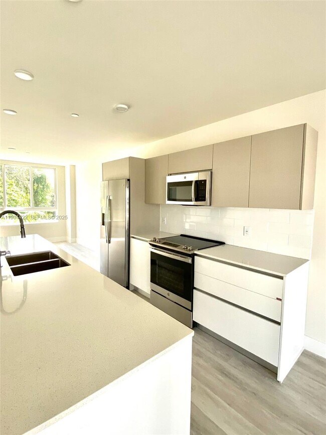 Foto del edificio - 2561 NE 193rd St