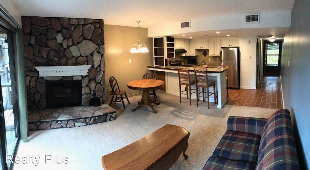 Primary Photo - 1081 Cove Rd