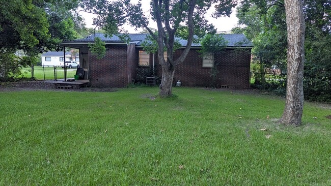 Building Photo - 709 Arrowhead Trl