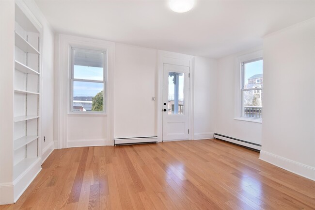 Building Photo - 9 N Buckhout St