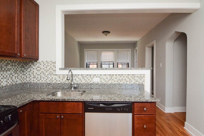 Building Photo - 4301 N Wolcott Ave