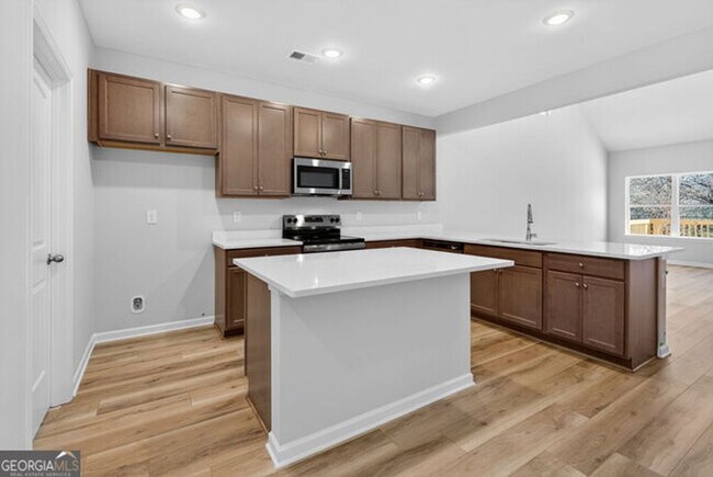 Foto del edificio - New Construction open concept, 3 bedroom home in Lagrange! Must see!