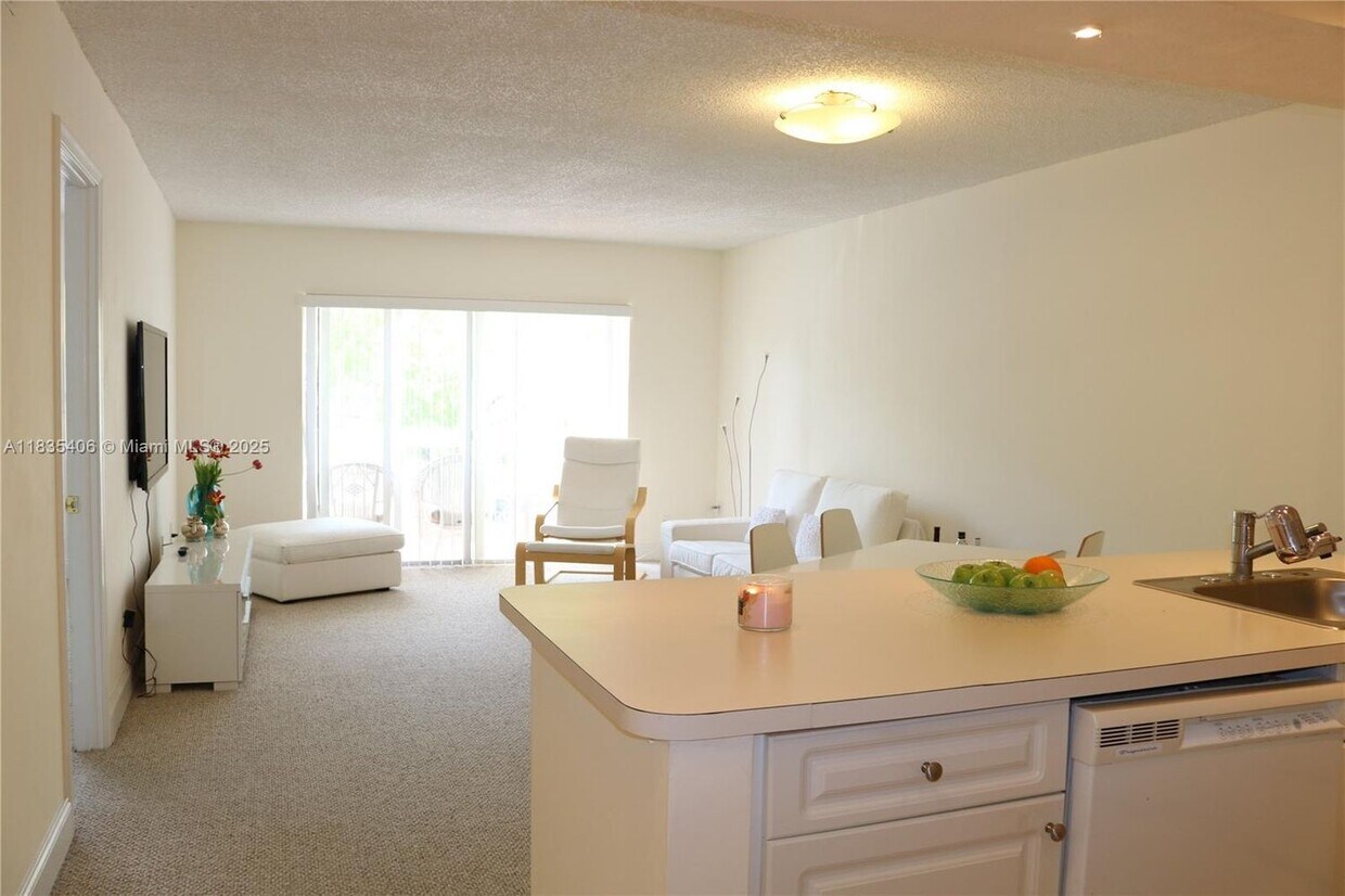 Foto principal - 7800 Camino Real