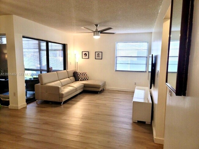 Foto del edificio - 11905 NW 11th St