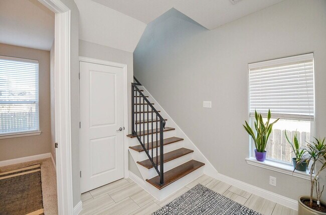 Foto del edificio - 1223 W 19th St