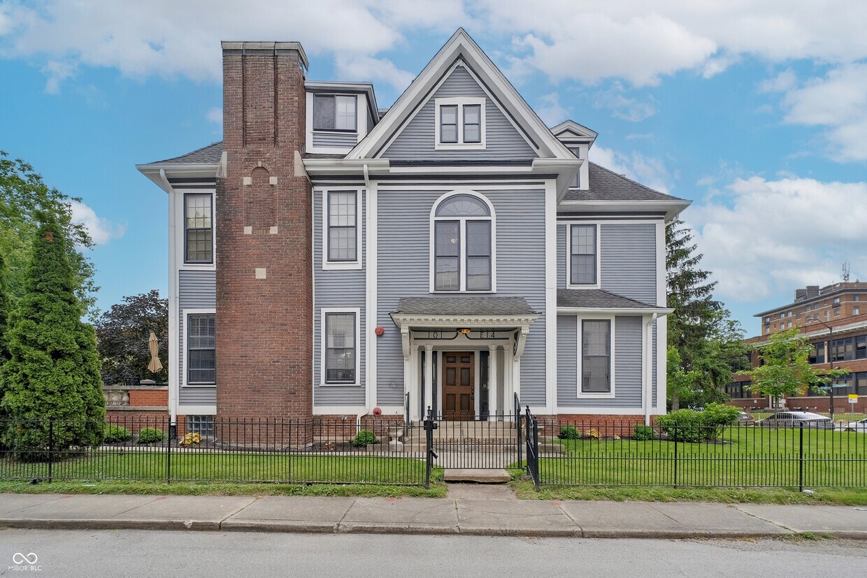 Foto principal - 101 E 14th St