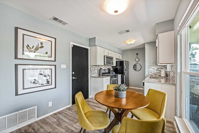 Foto del edificio - 5909 Cherry Loop