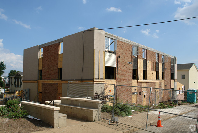 Building Photo - Clayton Court Apartments