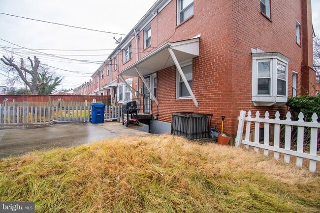 Foto del edificio - 2039 Hillenwood Rd