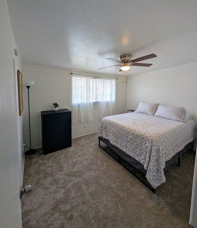 Foto del edificio - 2625 S Lands End Rd