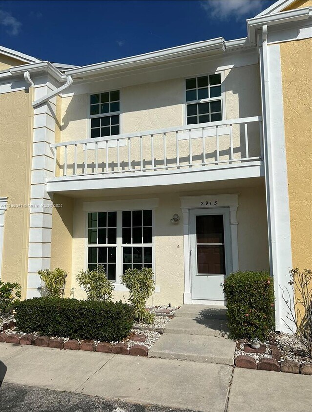 2913 Edgehill Ln, Hollywood, FL 33026 Townhome Rentals in Hollywood FL