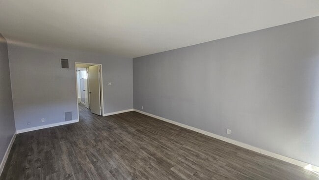 Foto del edificio - 545 Hayworth Ave