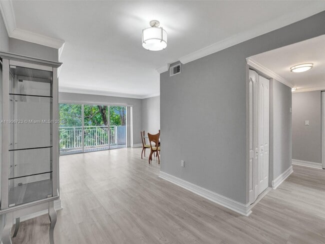 Foto del edificio - 9375 Fontainebleau Blvd