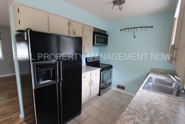 Building Photo - 580 Fairfield Ct