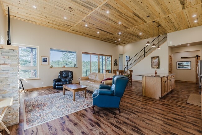 Building Photo - 642 Twincreek Cir