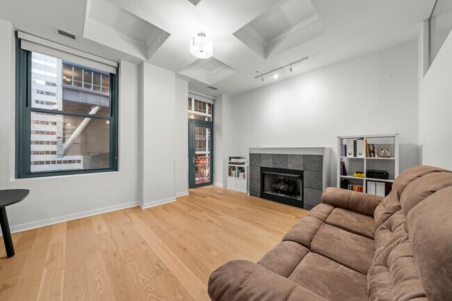 Foto del edificio - 208 W Washington St