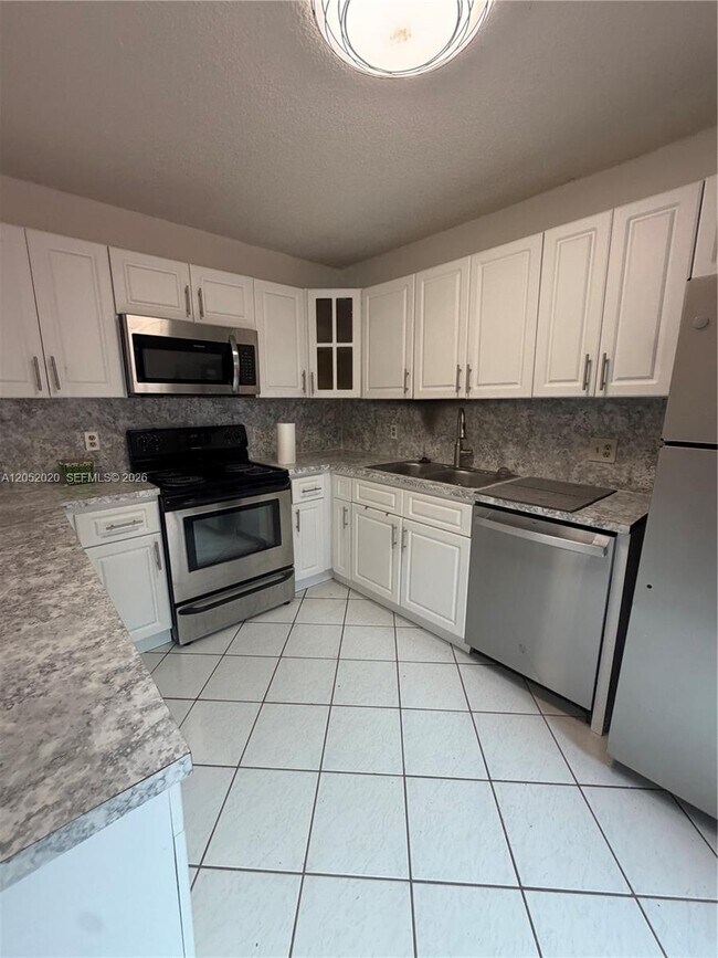 Foto del edificio - 2563 Camelot Ct