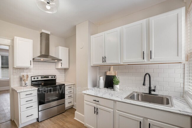 Foto del edificio - 5353 Chapman St