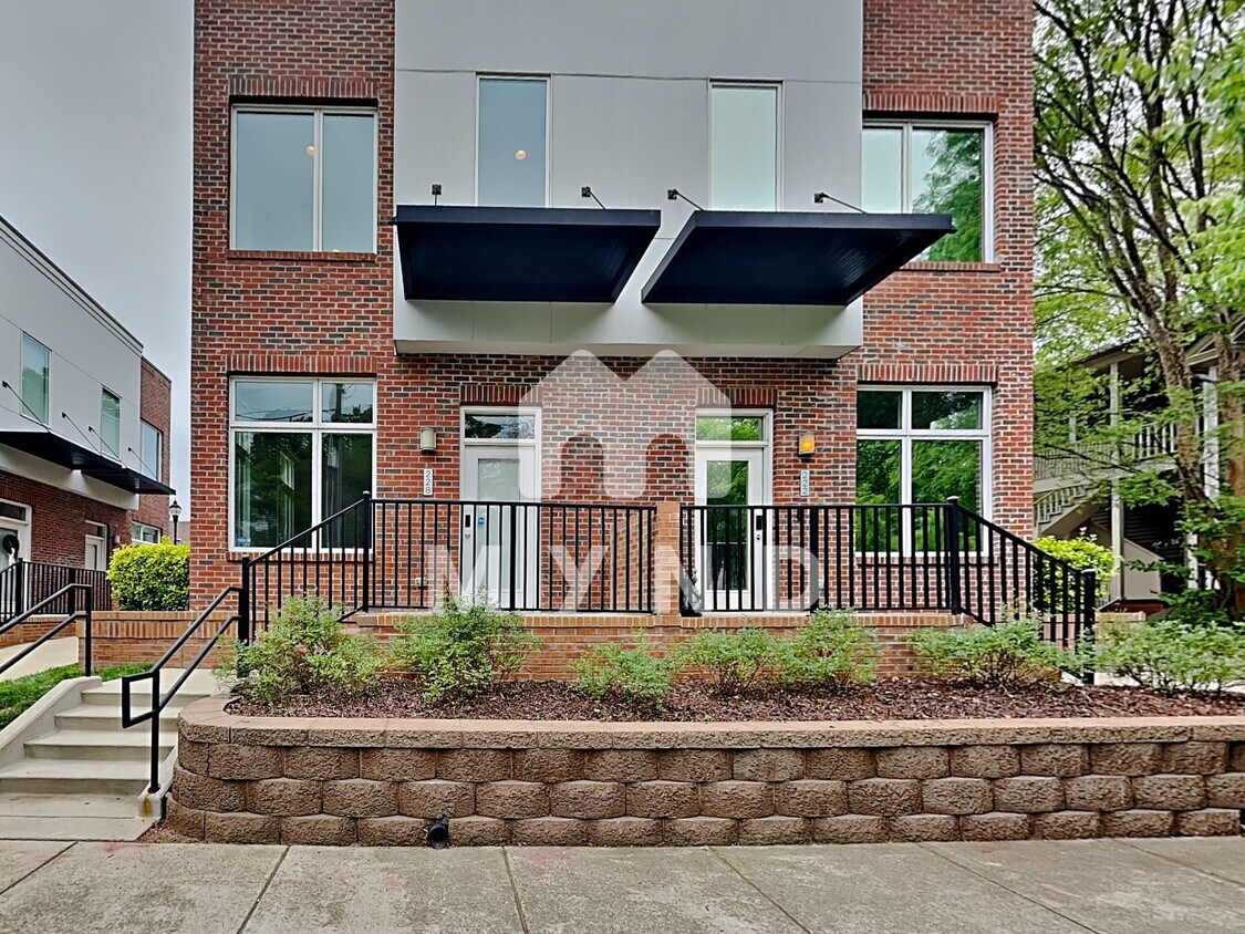 Primary Photo - 228 William Drummond Way