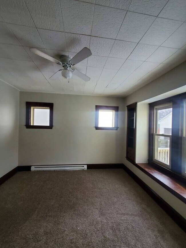 Foto del edificio - Charming 3-Bedroom Home Offering Comfort, Space & Modern Updates