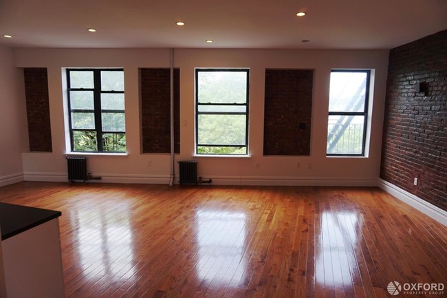 Building Photo - 736 Riverside Drive