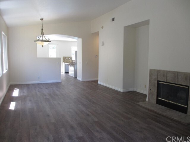 Building Photo - 31075 Oakhill Dr