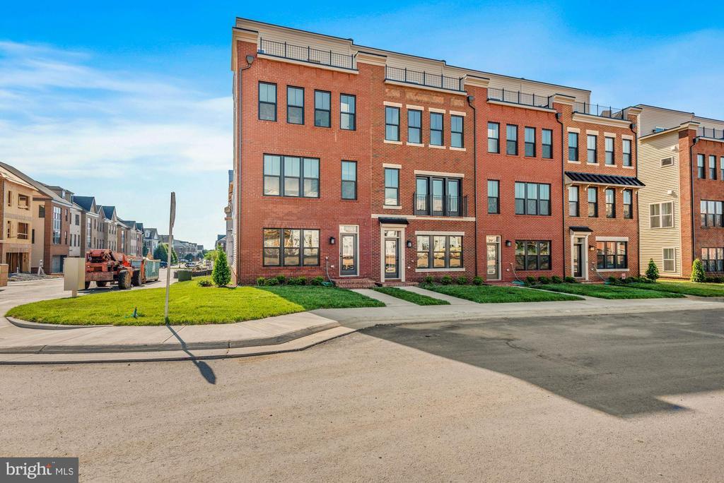 22958 Clarence Walk Ter, Brambleton, VA 20148 Townhome Rentals in