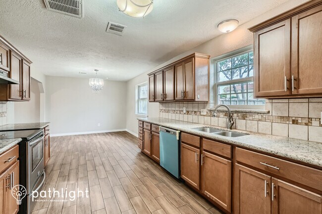 Building Photo - 9810 Wren Street, La Porte, TX, 77571