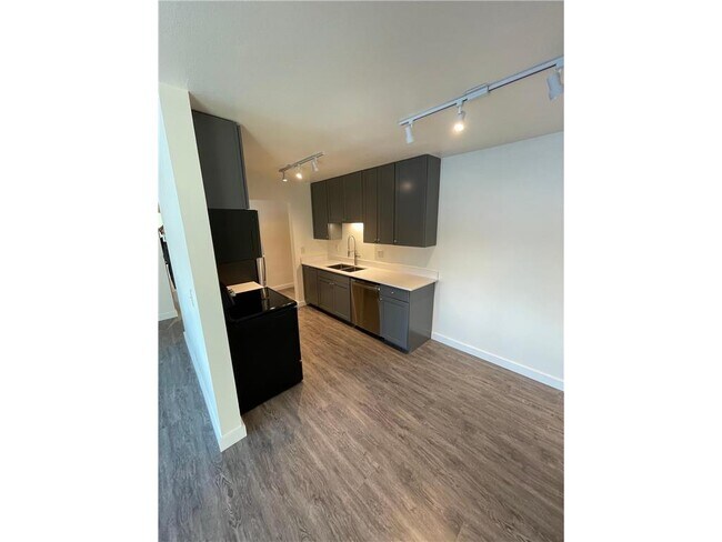 Foto del edificio - 6200 Golden Valley Rd