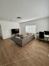 Building Photo - 1215 NE 109th St