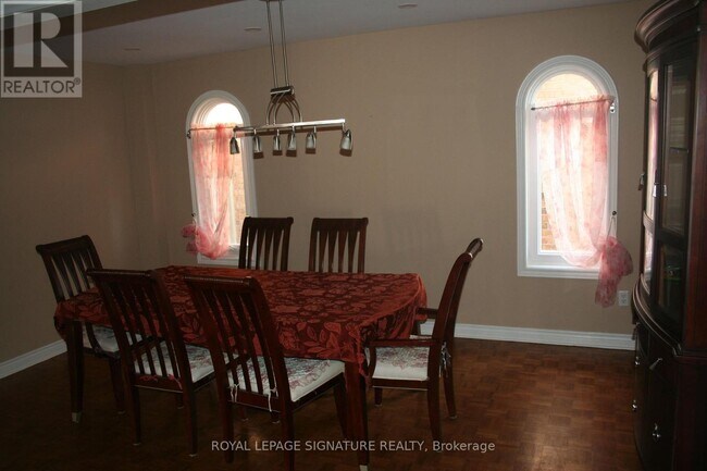 Building Photo - 2872 Castlebridge Dr