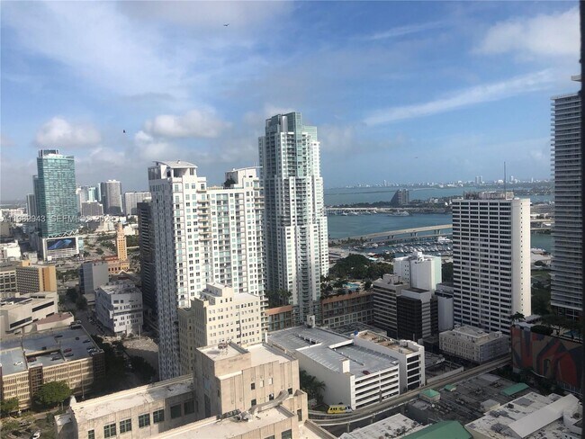 Foto del edificio - 151 SE 1st St