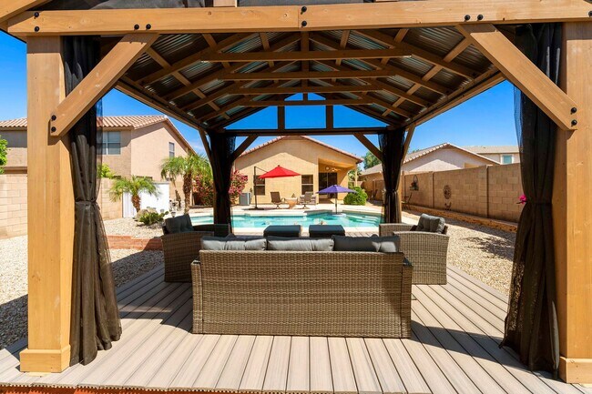Foto del edificio - Gorgeous fully furnished home in Gilbert w...