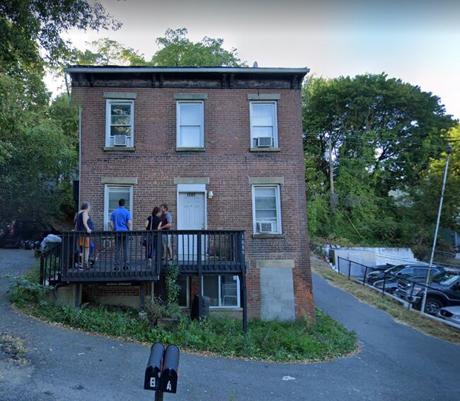 Foto del edificio - 1089 River Rd