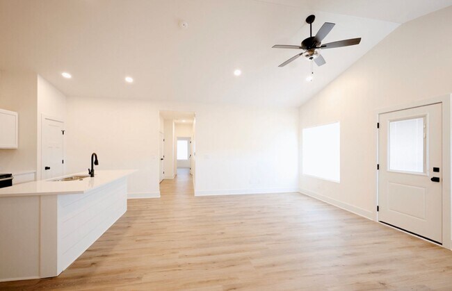 Building Photo - 619 Briarbrook Ln