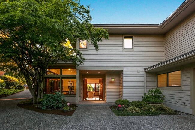 Building Photo - 4Bd/2.75Ba Clyde Hill House