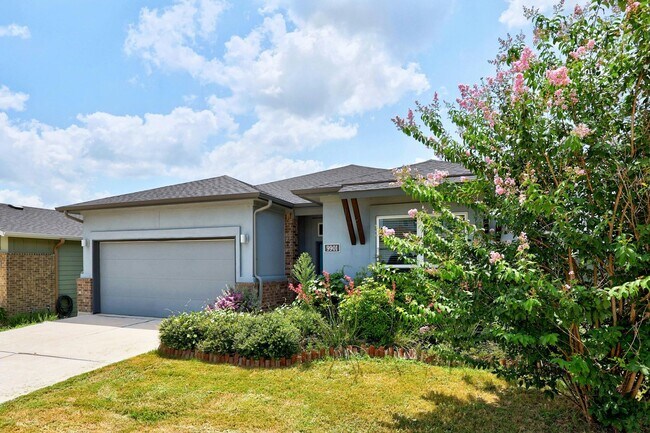 Building Photo - Amazing 3 bed 2 bath in Manor!!!