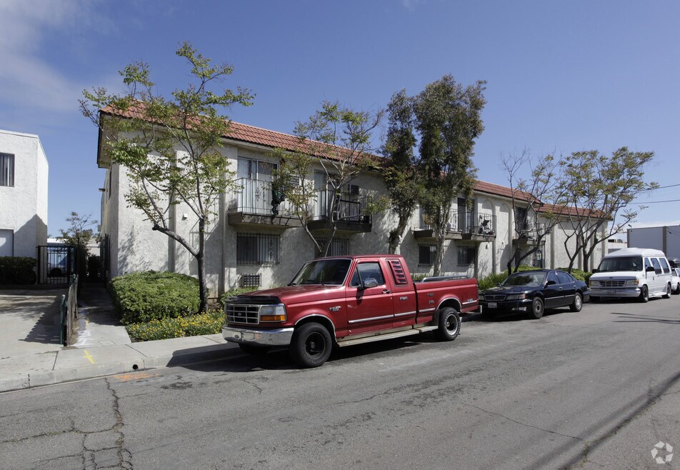 Meade Avenue Apartments