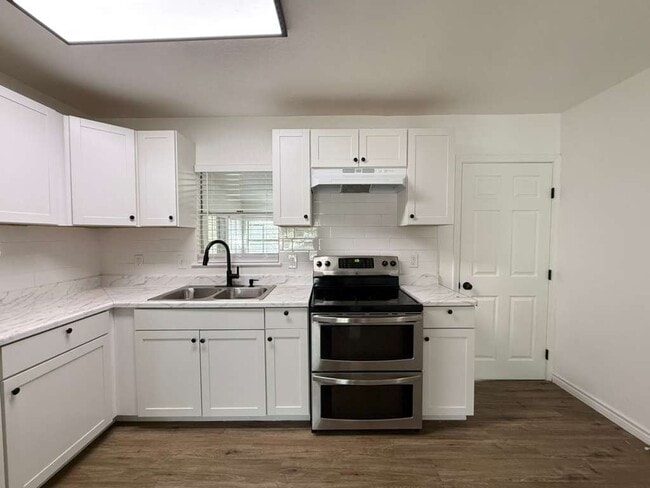 Building Photo - 4911 Casa Grande St