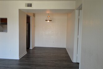 Building Photo - 8100 Creekbend Dr