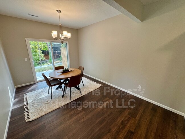 Building Photo - 809 Highland Dr