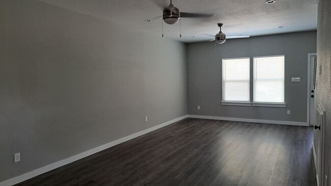 Building Photo - 9806 Fillmore St