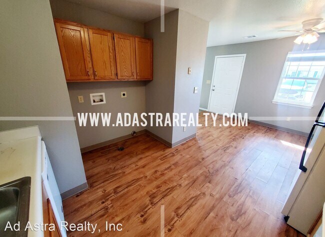Building Photo - 3 br, 2 bath House - 141 N Crest Dr