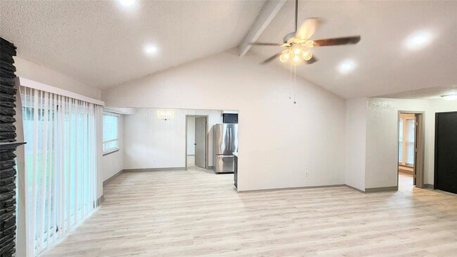 Foto del edificio - 22422 Deville Dr