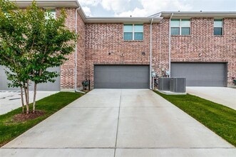 Building Photo - 3925 Cresthill Dr